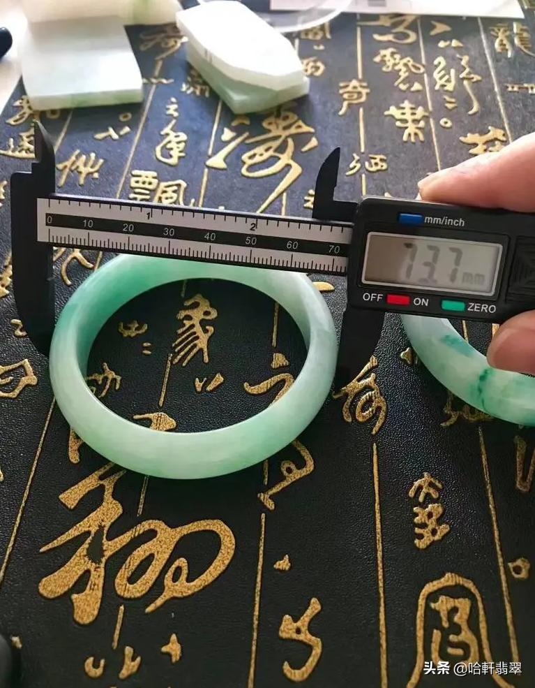 圈口越大手镯越贵么,翡翠圈口大是什么意思