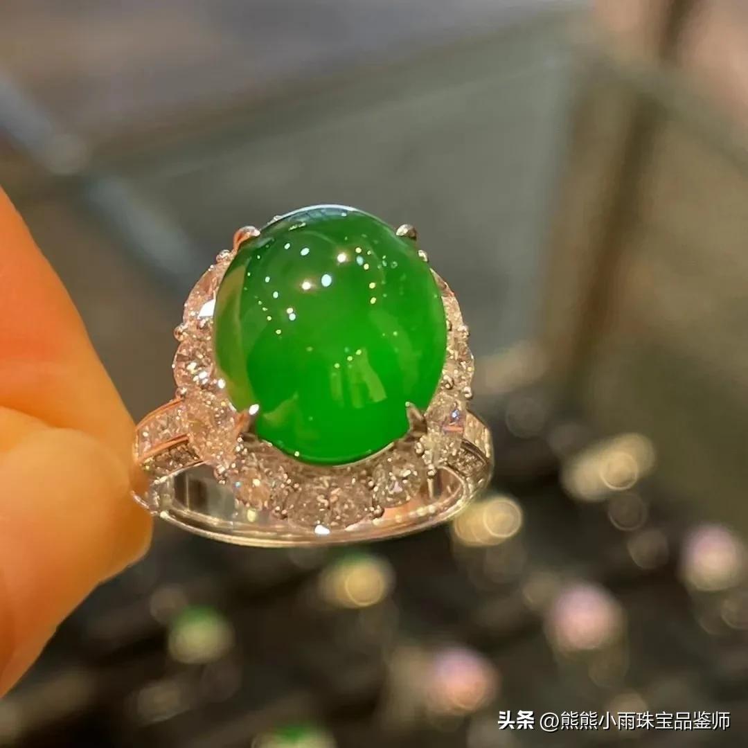 100多元的戒指是假的吗,网上卖的不掉色的戒指是真的吗