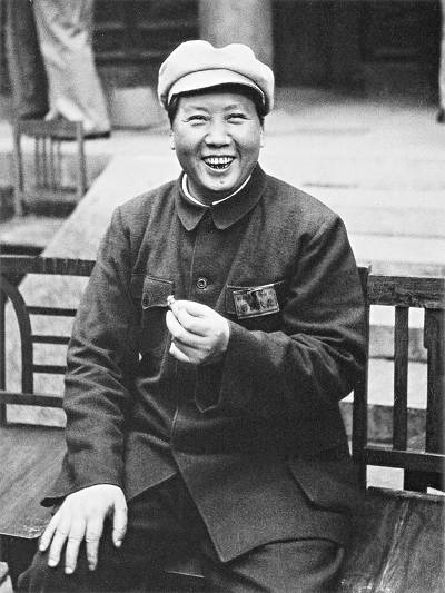 1972年，王季范在北京逝世，毛*东泽**亲自送花圈写挽联：九哥千古