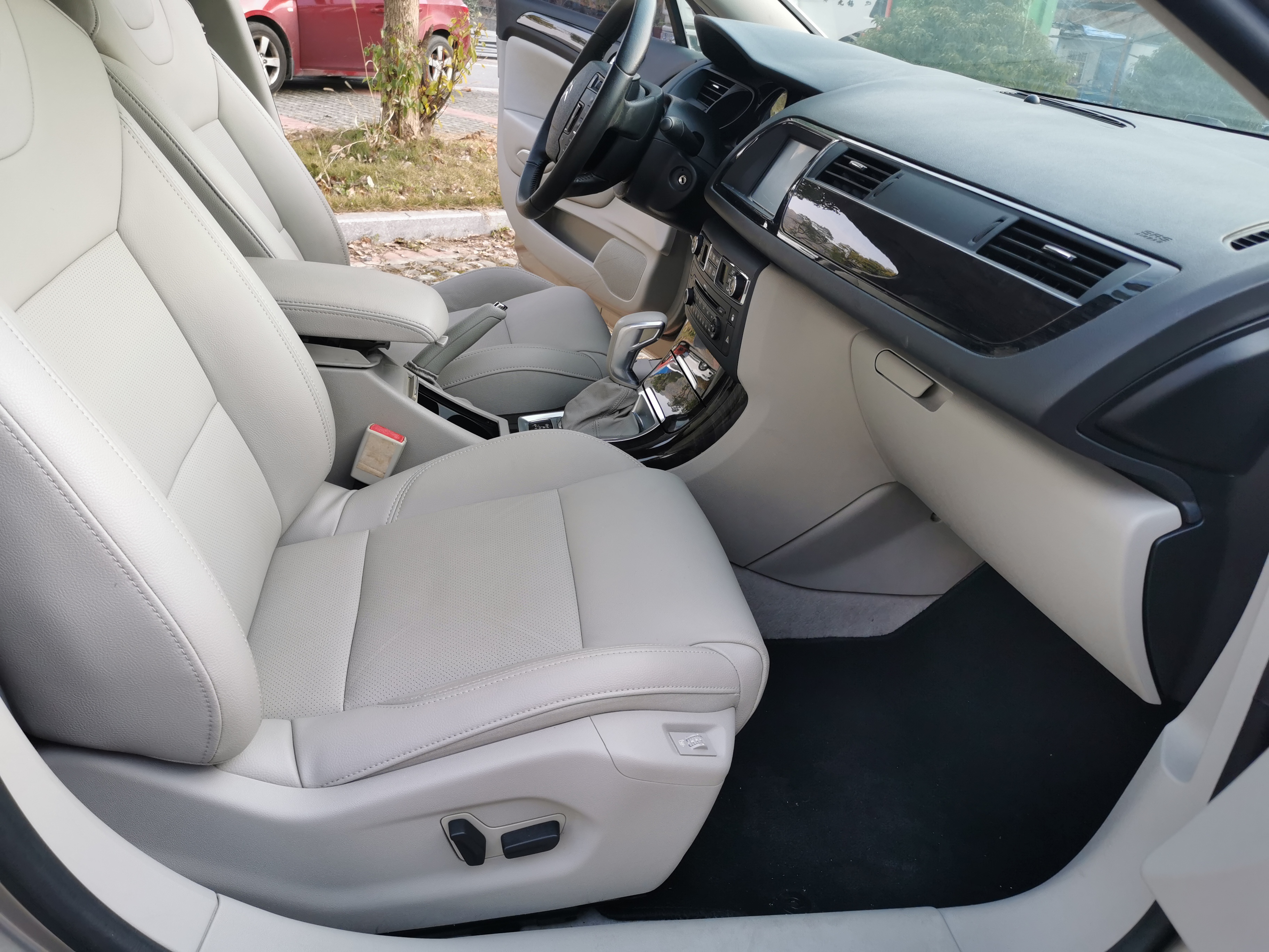 5000公里库存车雪铁龙c5,14款雪铁龙c5整车翻新