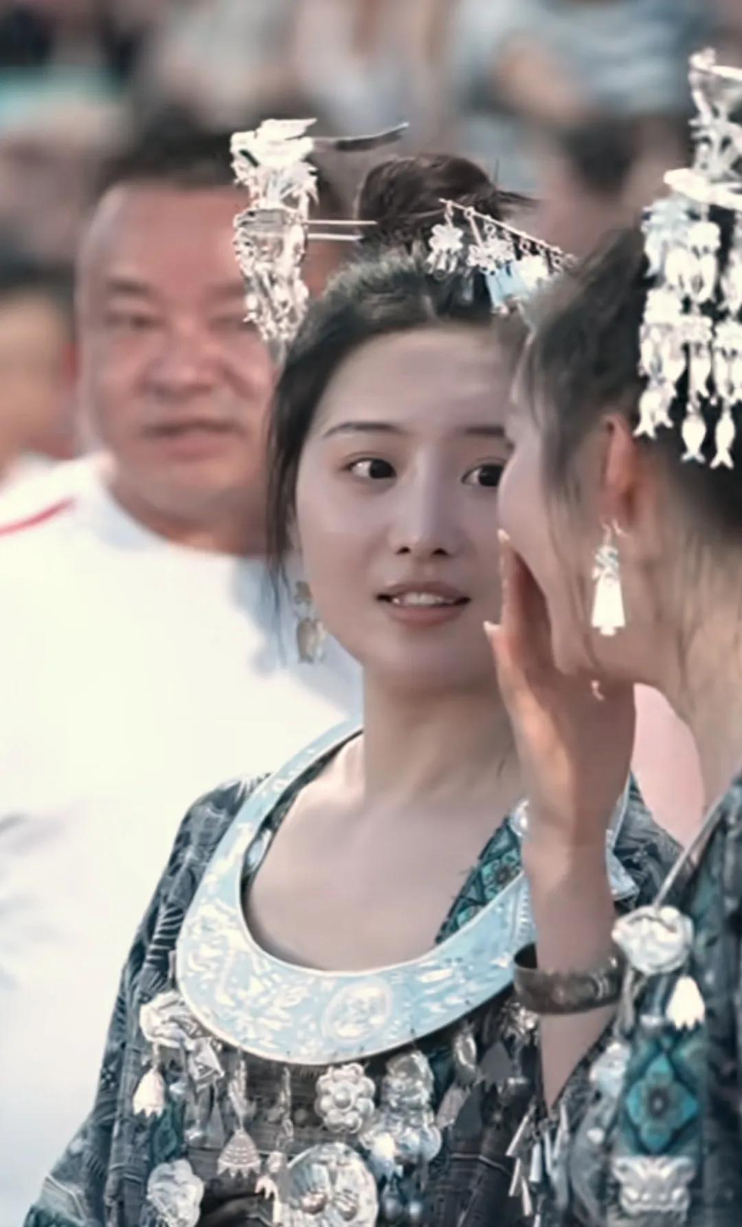 村超足球宝贝走秀,村超民族时装秀