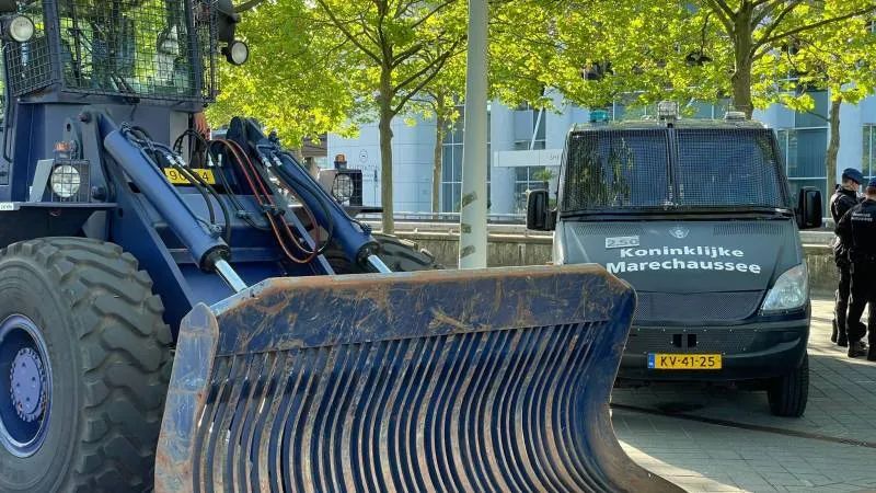 荷兰农民开拖拉机围城抗议,荷兰秋收起义