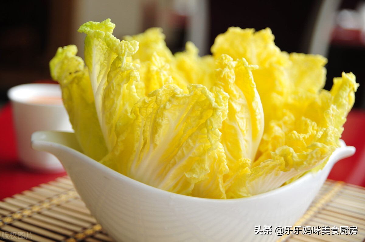 月子期间，别光喝汤，3种“高纤维”蔬菜要多吃，促消化且营养高