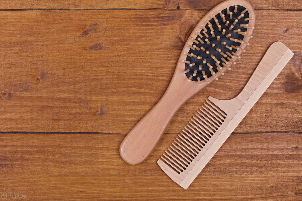 长出了很多白头发什么原因,年轻人突然长出白头发是什么原因