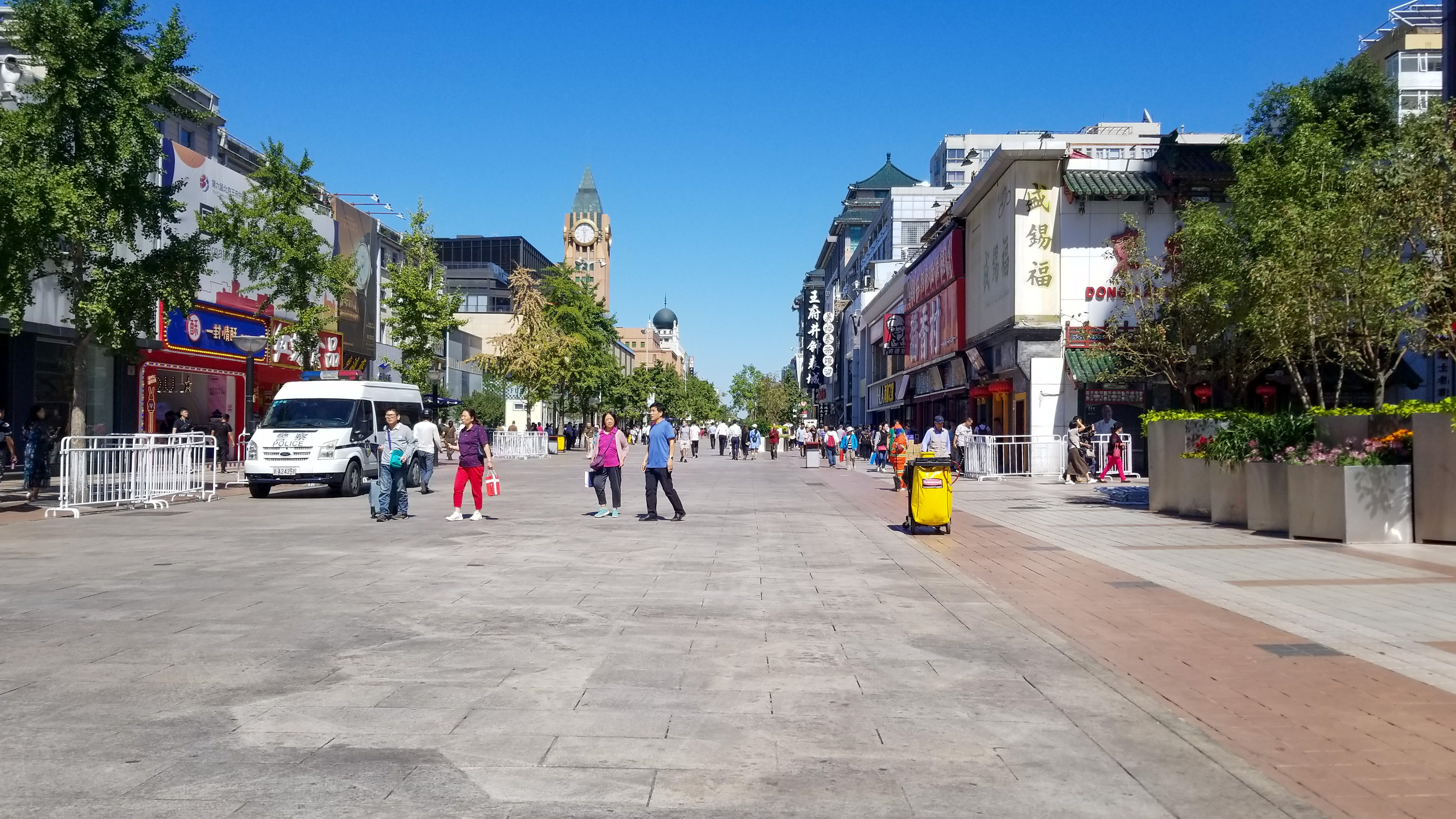 凌晨四点半的阿斯塔纳市,阿斯塔纳航班起飞