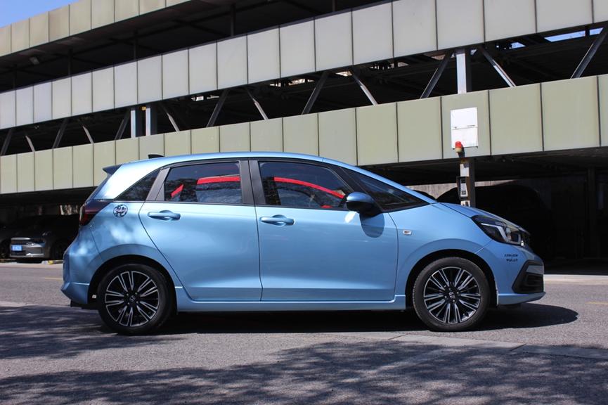 本田飞度最好的改装,国外本田三厢飞度改装