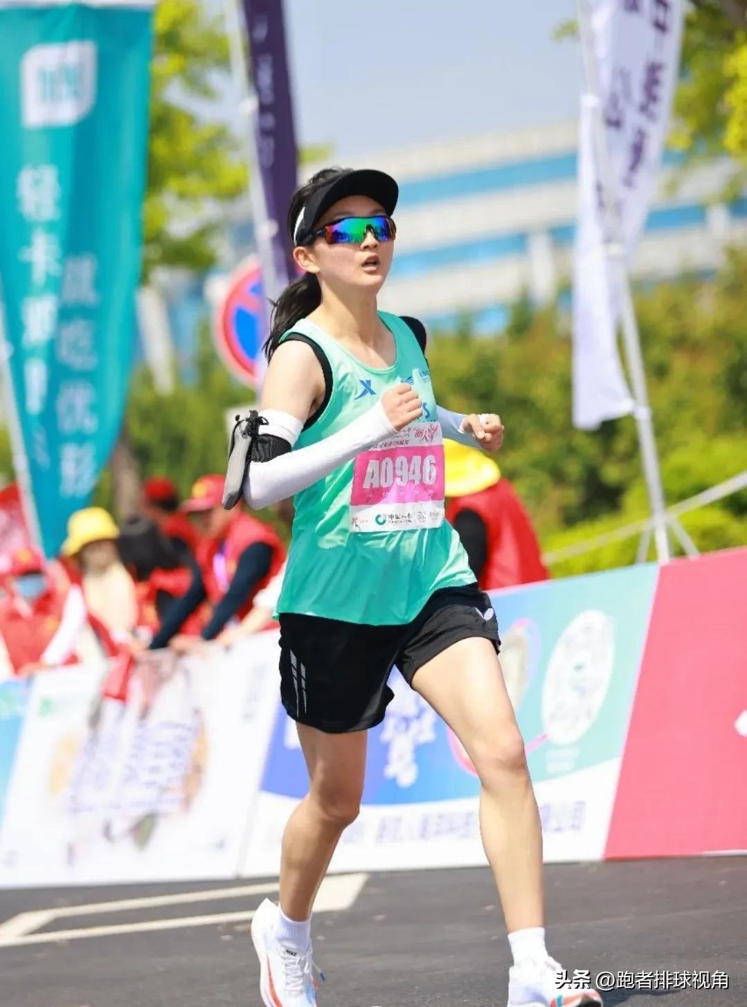 女跑者别太保守，跑步标准穿搭出炉