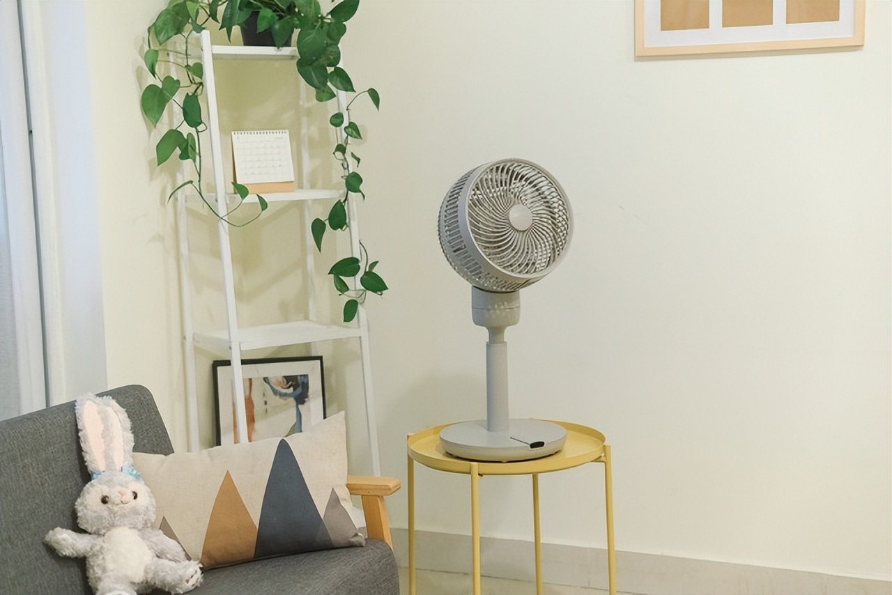 三叶风扇和五叶风扇哪个吹得远,三叶风扇和五叶风扇哪个送风远