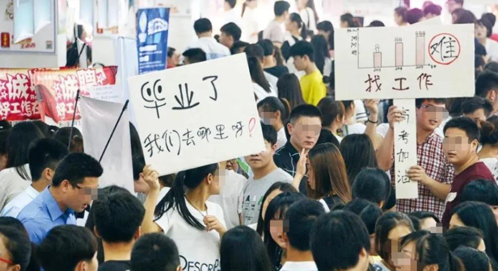 女子在*处私**涂毒，原因让人倍感到同情，哀求：放过我吧否则你会死