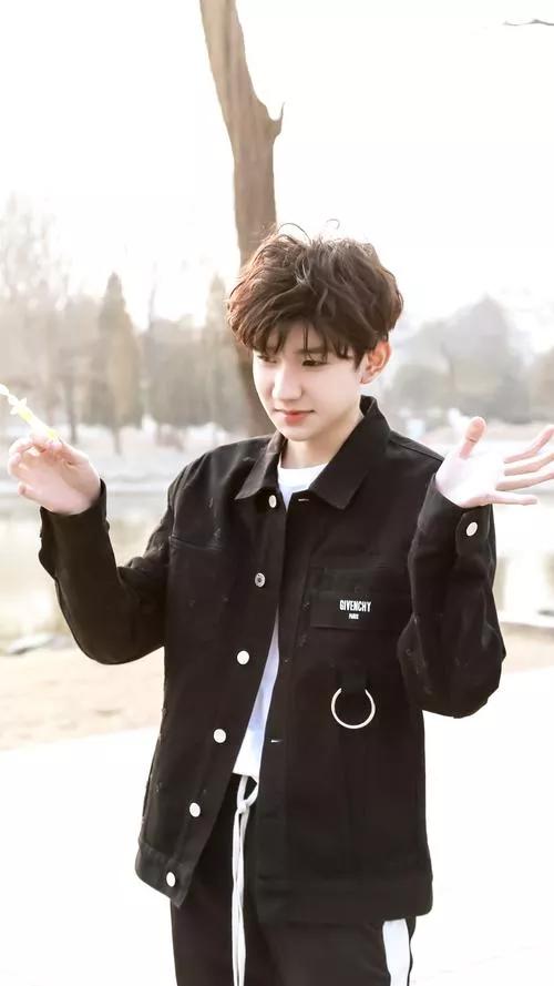 王源图片手机壁纸手控,王源壁纸女生专用高清