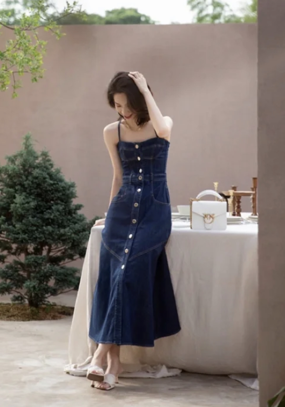 今年最火牛仔连衣裙显瘦薄款,减龄又显瘦的直版牛仔连衣裙来啦
