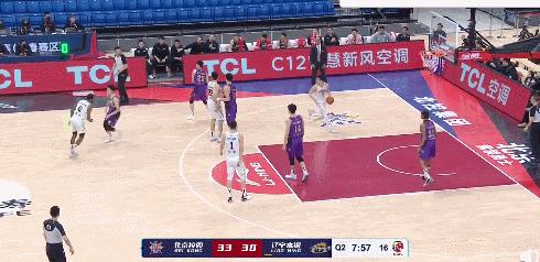 总决赛郭艾伦背传张镇麟,张镇麟三分绝杀郭艾伦