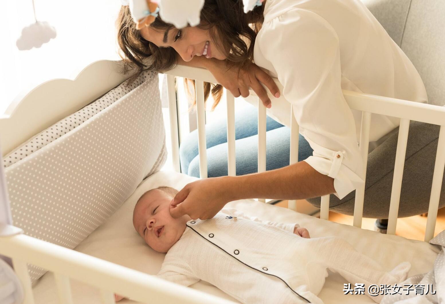 两个多月的宝宝闹腾的让人崩溃,两个月的宝宝不乖总闹腾