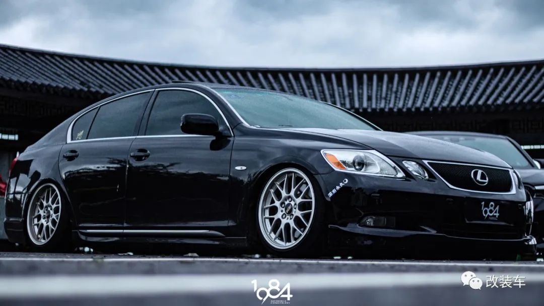 雷克萨斯gs300亮黑改装案例,本田思域适合刚毕业开吗