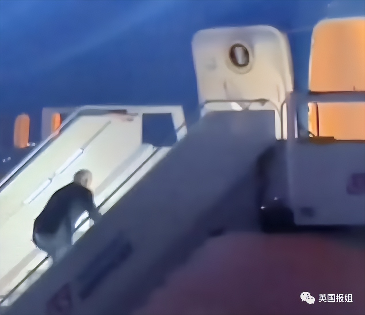 拜登又摔倒,拜登摔倒的消息是真的吗