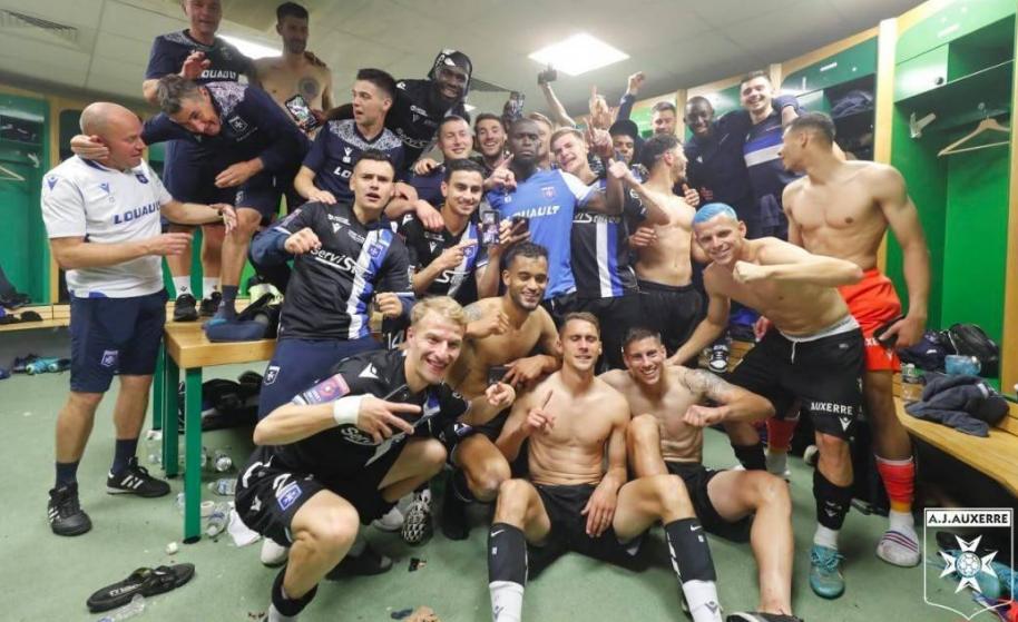 法甲十冠王被自家球迷攻击,法甲十冠王降级被球迷打了