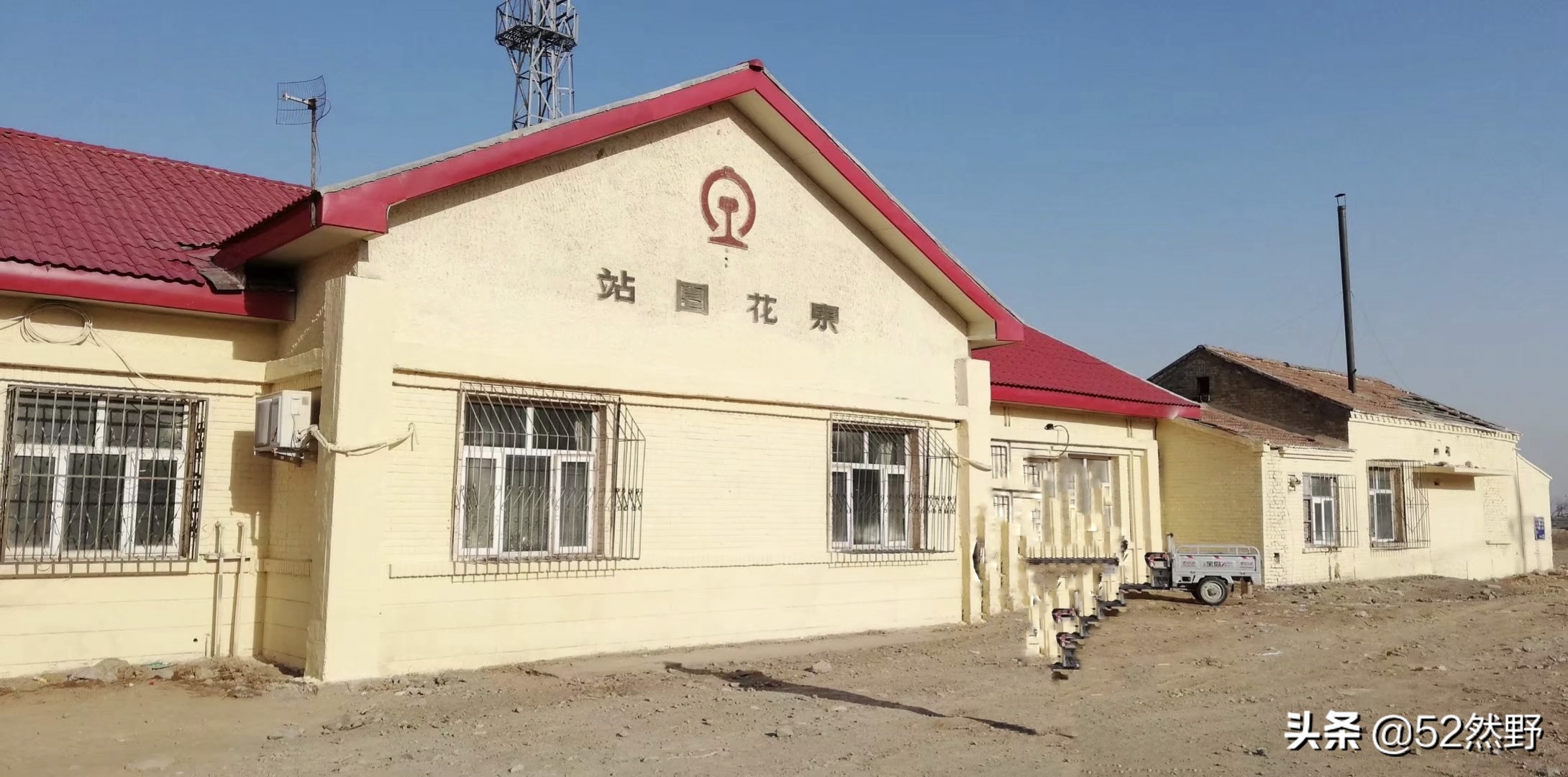 用脚踩出脚印,脚印在地上