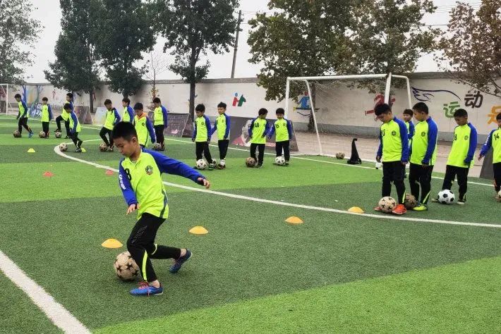 世界杯激战正酣之际,世界杯足球激战正酣