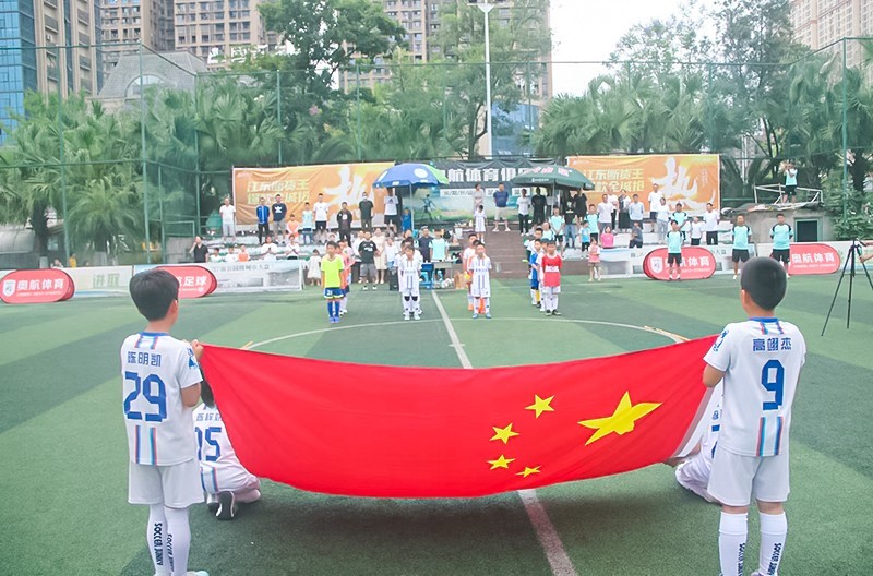 南充：杰K,小学生足球单挑王挑战赛燃情“六一”