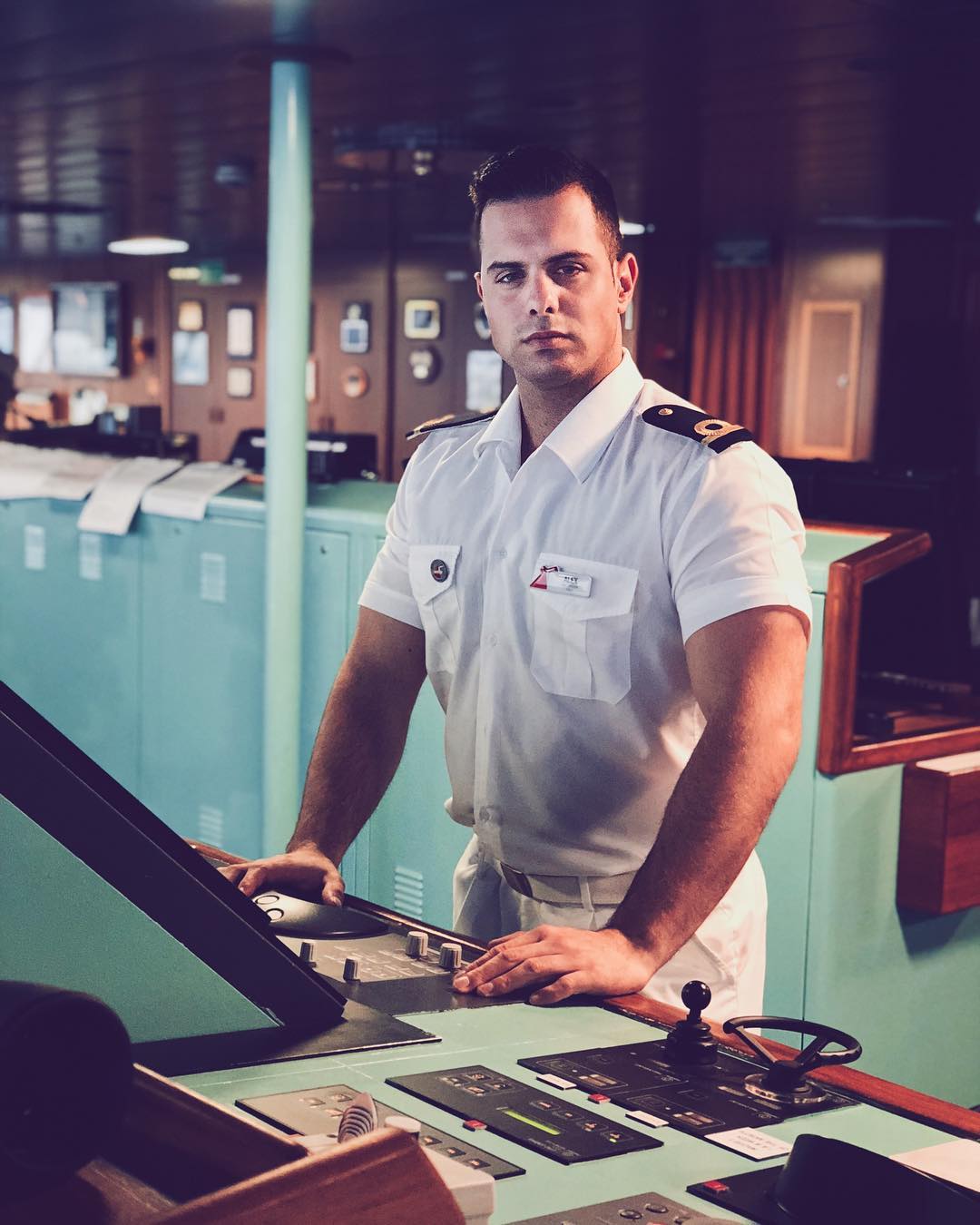 美国单身辣妈网恋假帅哥被威胁p裸照！逃脱后遇照片真人甜蜜热恋