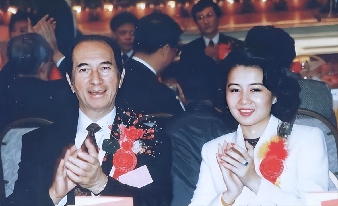 李嘉欣何超琼最近消息,何超琼梁安琪李嘉欣