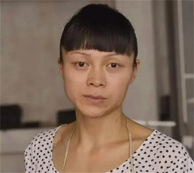 “变性人”李二毛：为爱变女人，被拍17年，41岁在出租屋悲惨离世