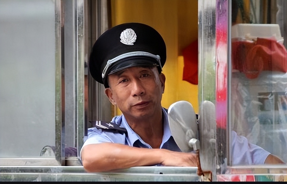 03年轰动中央的大案，19岁少年偷走高考试卷，万千考生因此落榜