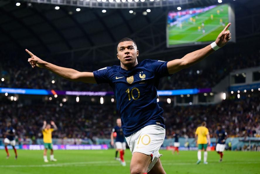 超越还是复制？回看法国的卫冕征程，每一步都像极了当年的巴西