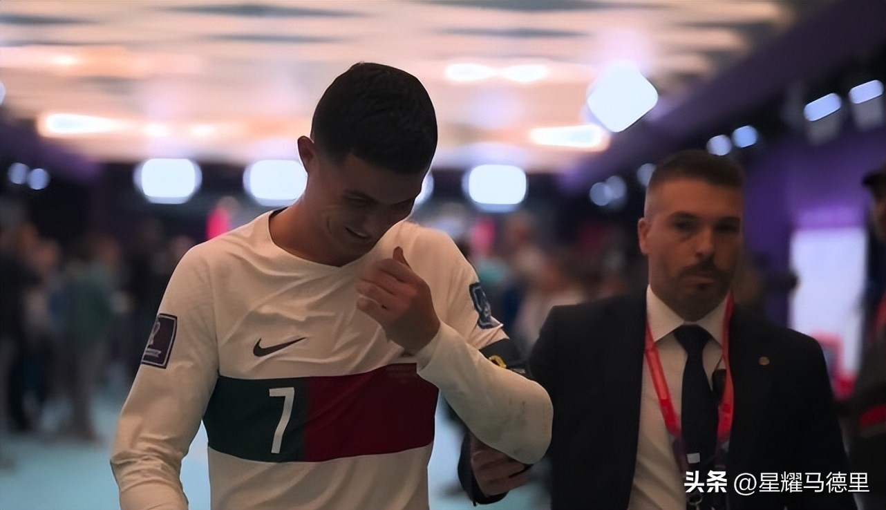 c罗是痛哭告别世界杯还是笑的,c罗告别世界杯捂脸痛哭视频