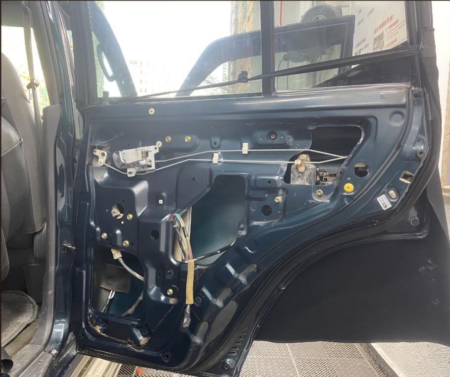 三菱帕杰罗音响升级有难度吗,帕杰罗改音响和隔音