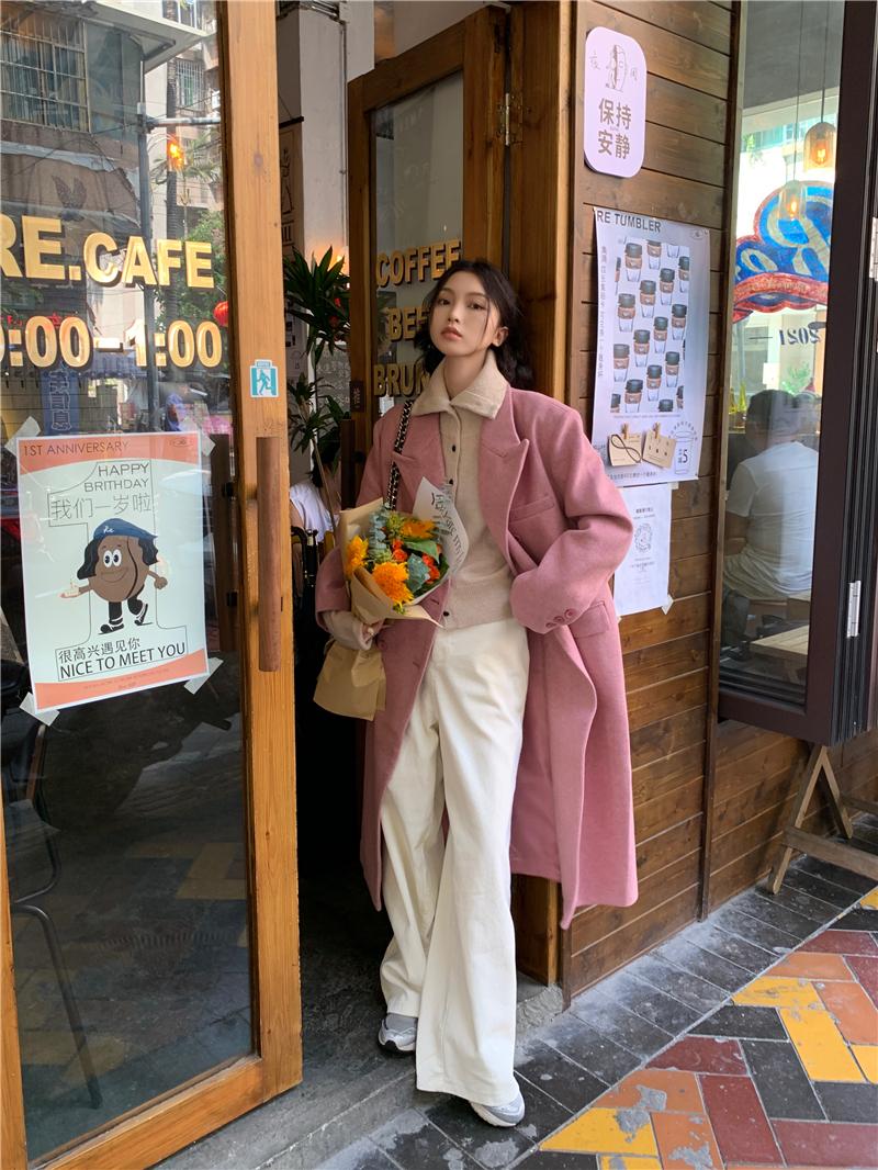 秋冬素色大衣太单调这样穿更高级,黑色大衣冬季怎么穿出时髦感