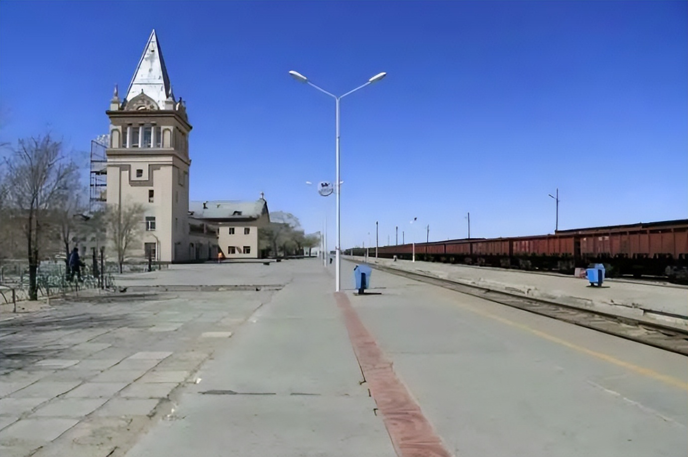 蒙古国距离中国的呼和浩特市多远,蒙古国距中国最近的县城