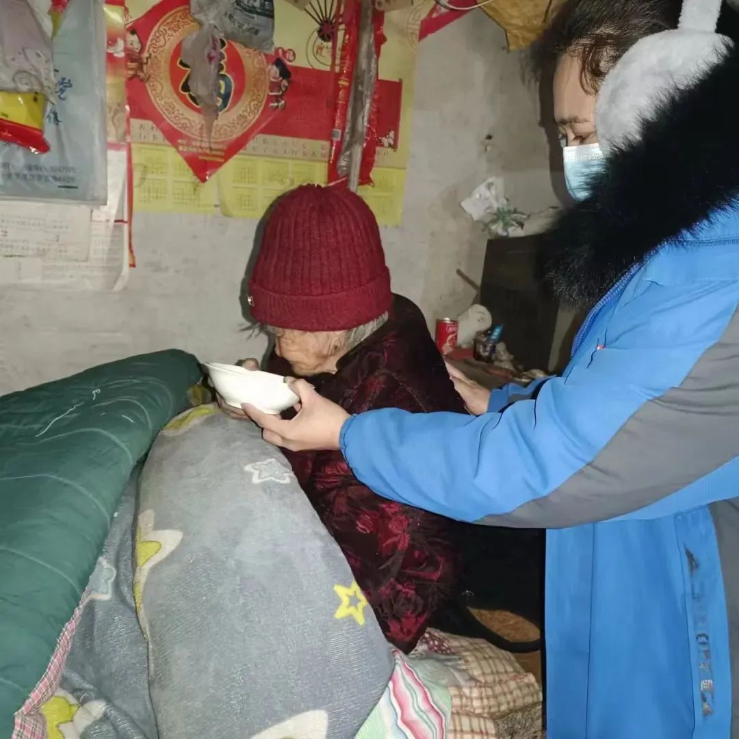 情系贫困户冬日送温暖,情系高龄老人暖心入户走访