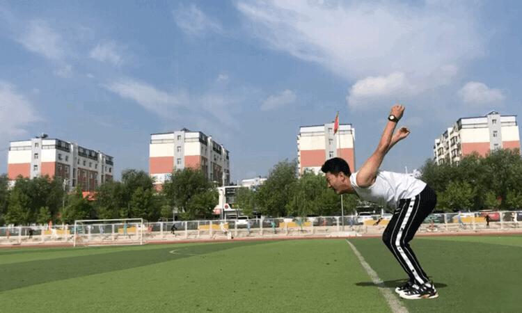 立定跳远不向后倒的窍门,立定跳远从2.1到2.3米怎么练