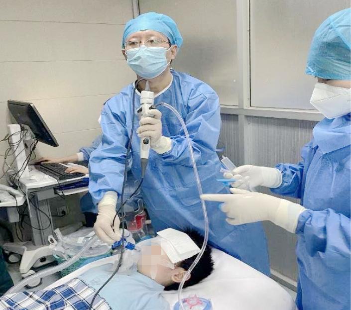 小孩咳嗽发烧前面高热后面低热,孩子反复高热咳嗽是什么原因