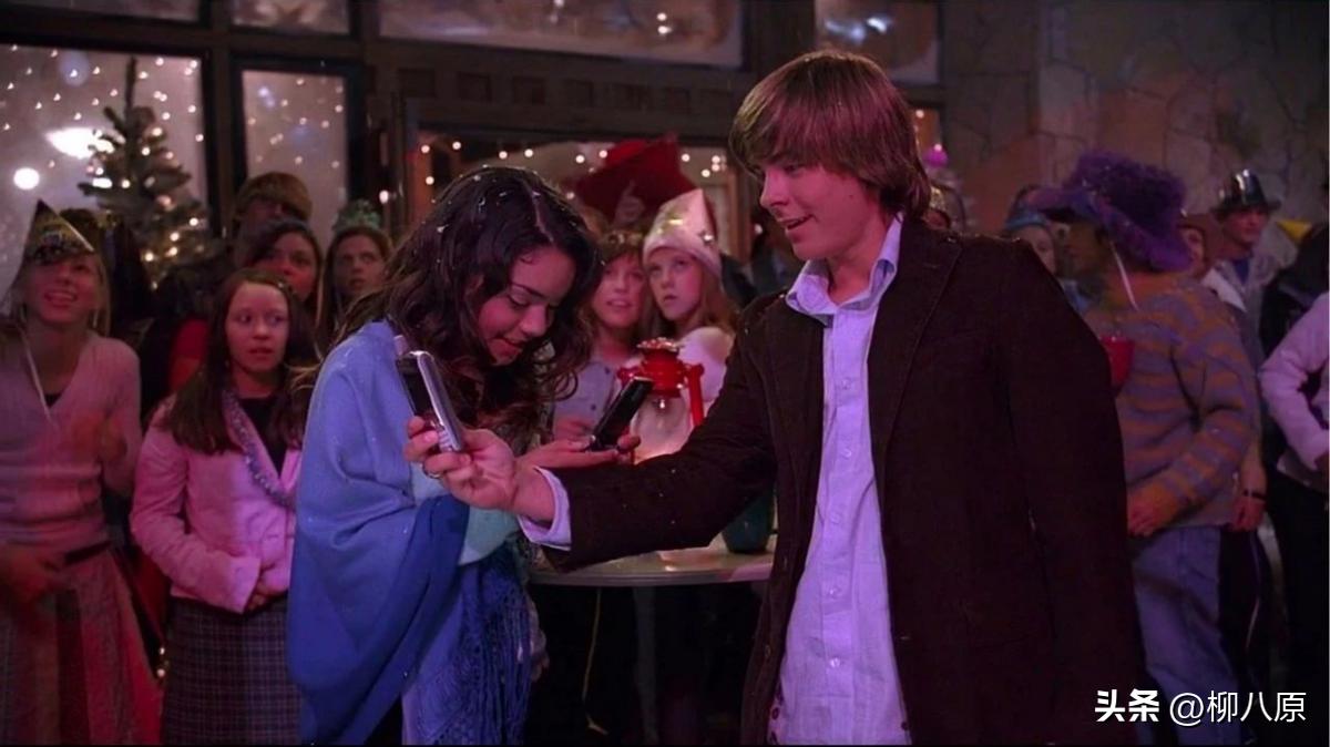 美国影片《歌舞青春》以青春为主线表达了什么？