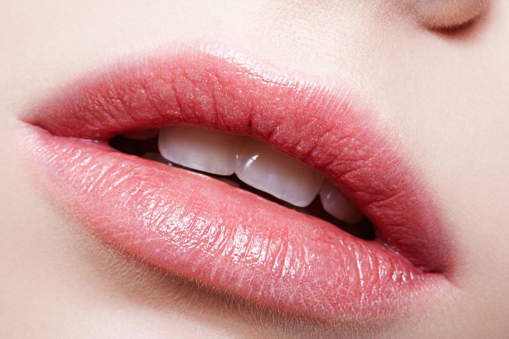 唇部干燥起皮,怎样祛唇部起皮和唇纹