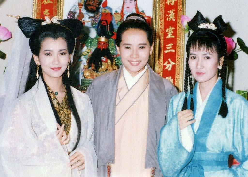 69岁赵雅芝与59岁的叶童庆生,69岁赵雅芝和60岁的叶童同框