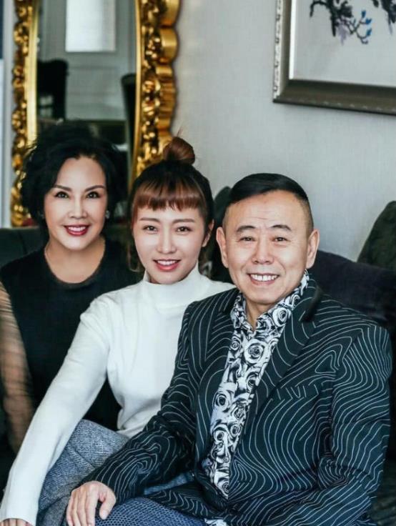 潘阳老公石磊个人简历,潘长江女儿潘阳和石磊