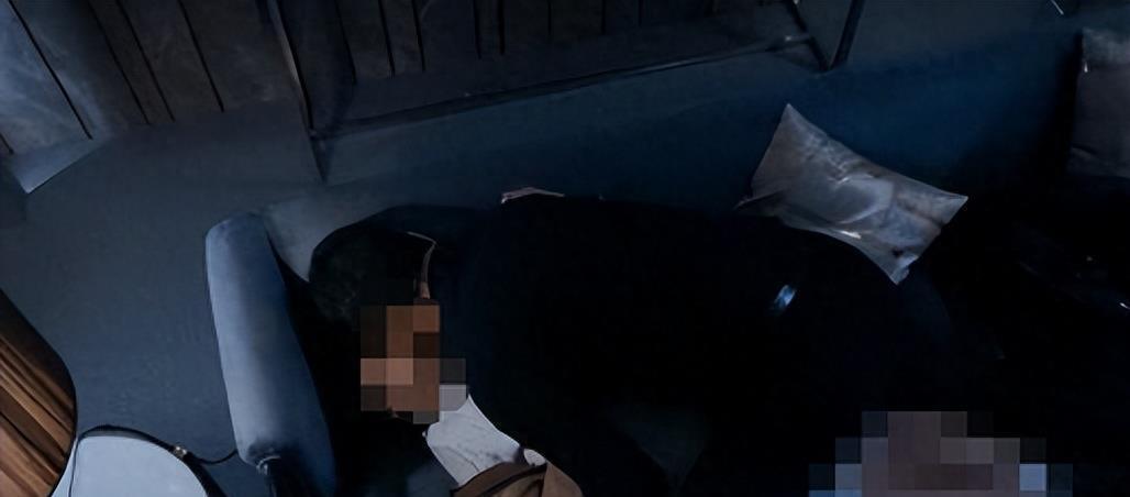 警方当场抓获狡猾女犯罪嫌疑人,警方抓获犯罪女性