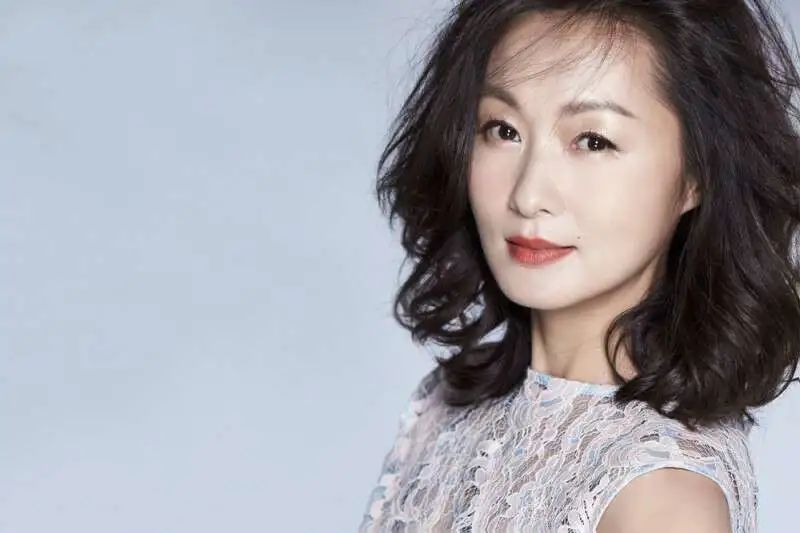 被造黄谣20年,51岁的她“官宣结婚”打脸全网:别来评价姐的人生