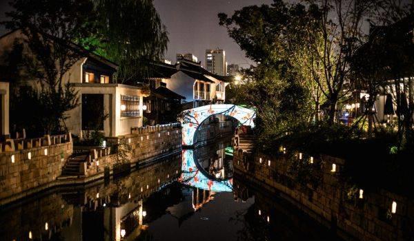 江南水乡蟠龙古镇夜景,上海青浦蟠龙古镇外景