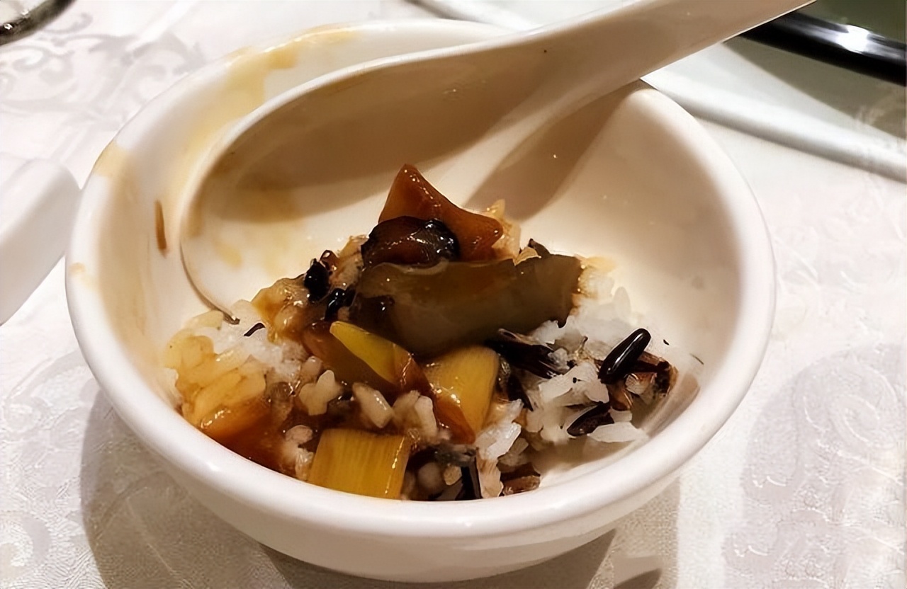 亲戚来家里嫌弃寒酸,亲戚来家里吃饭五个菜