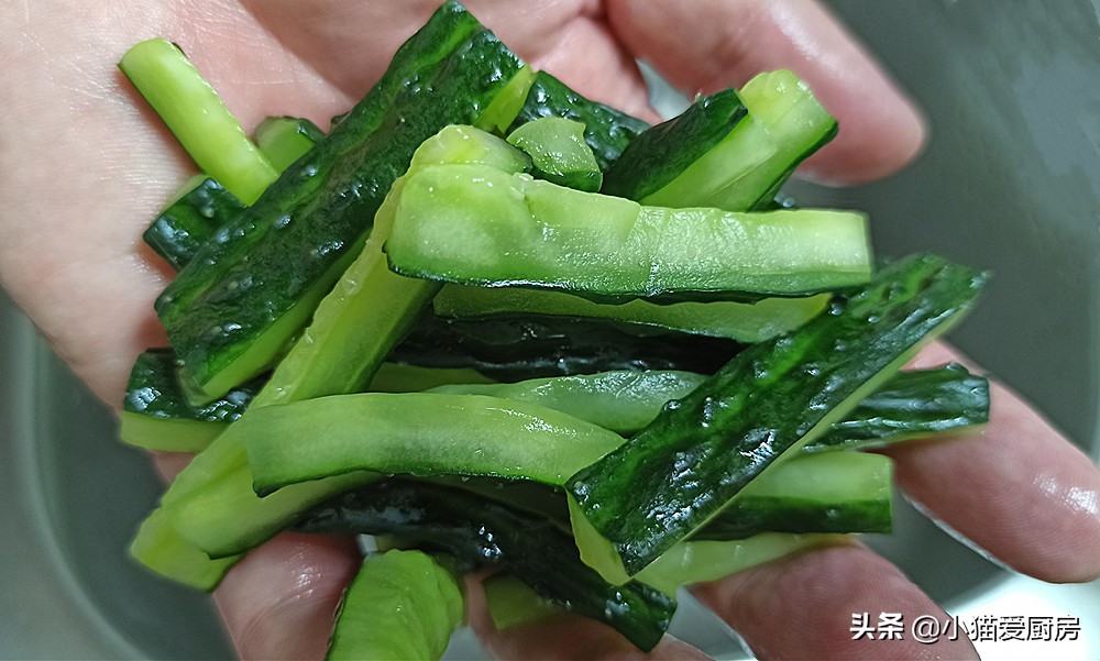 酸甜开胃微辣水果黄瓜,黄瓜怎么炒才好吃又下饭