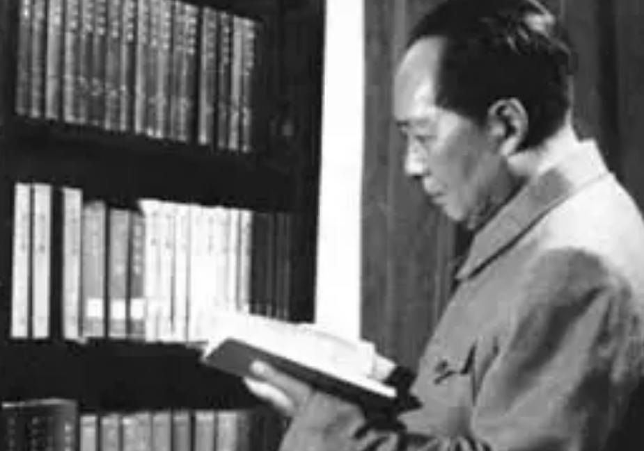 郭忠田排长消灭215个美军，全排零伤亡，秘诀是人手一把小铁锹