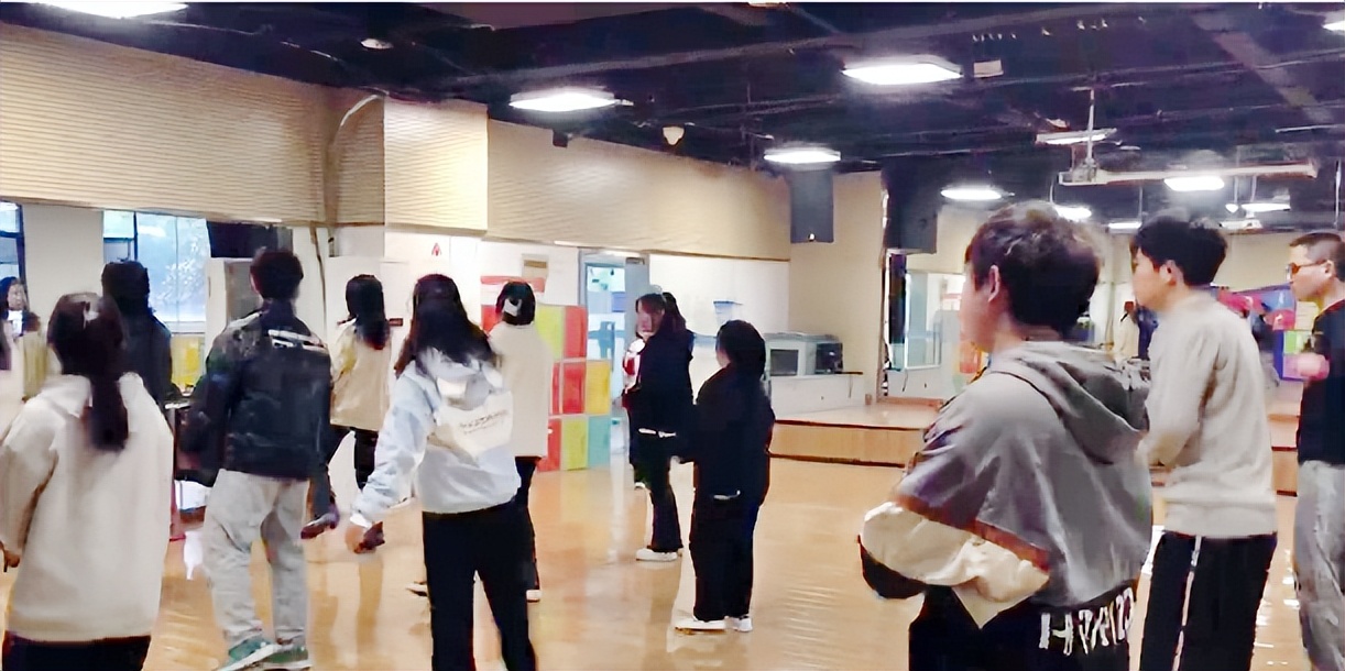 这才是青春啊知乎,这才是青春该有的样子课间操