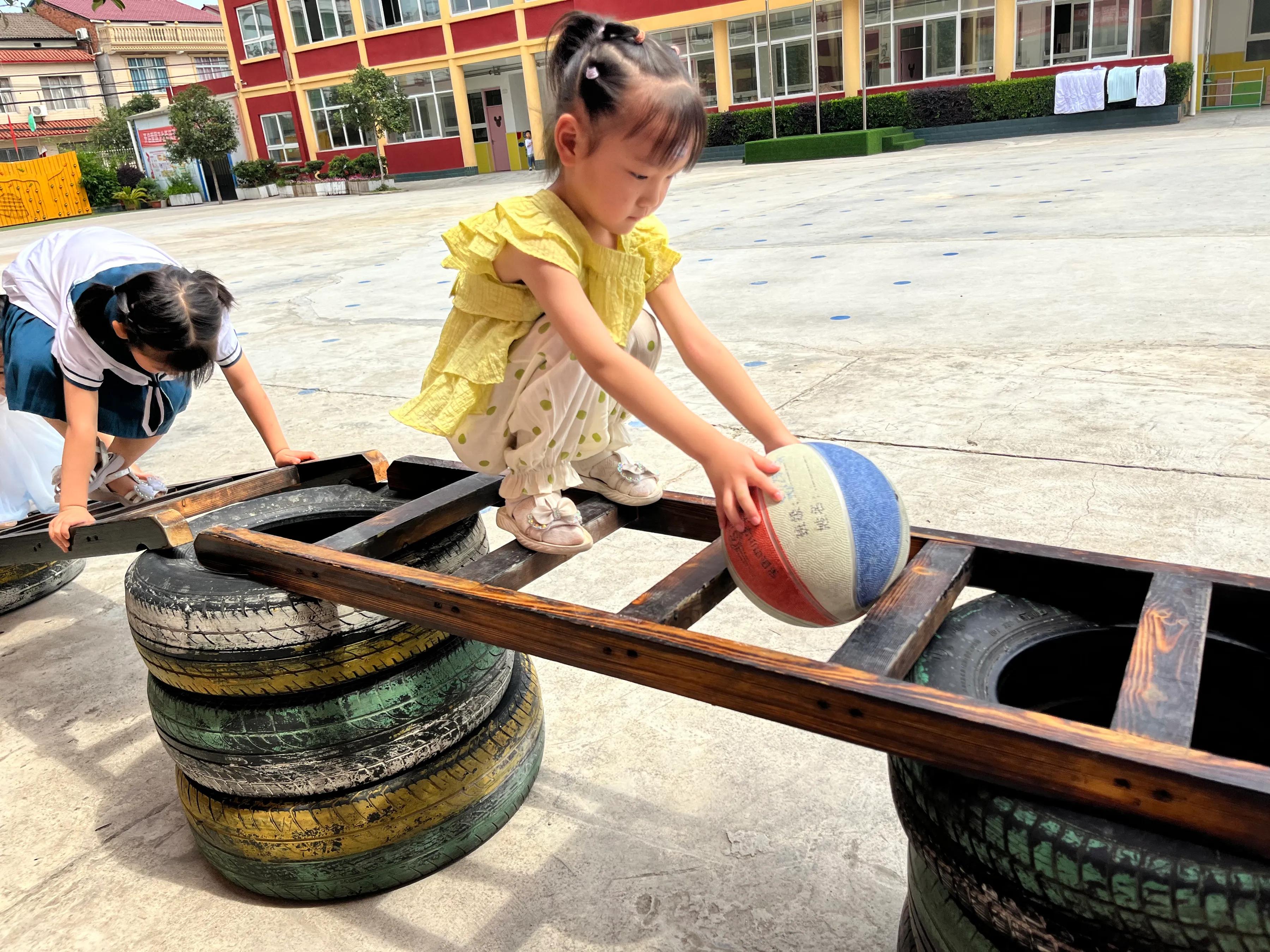 老虎出洞幼儿园户外游戏,幼儿奇妙游戏