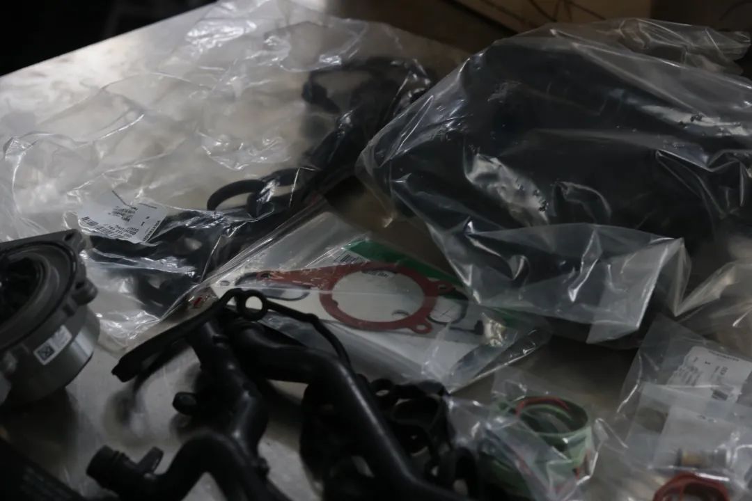 小伙100多万买宝马,小伙花了52万买了奥迪a8