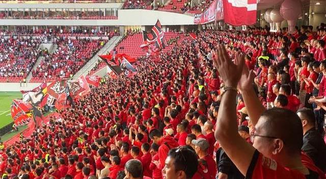 申花绝杀海港球迷的欢呼声,山东泰山迎战上海申花球迷庆祝