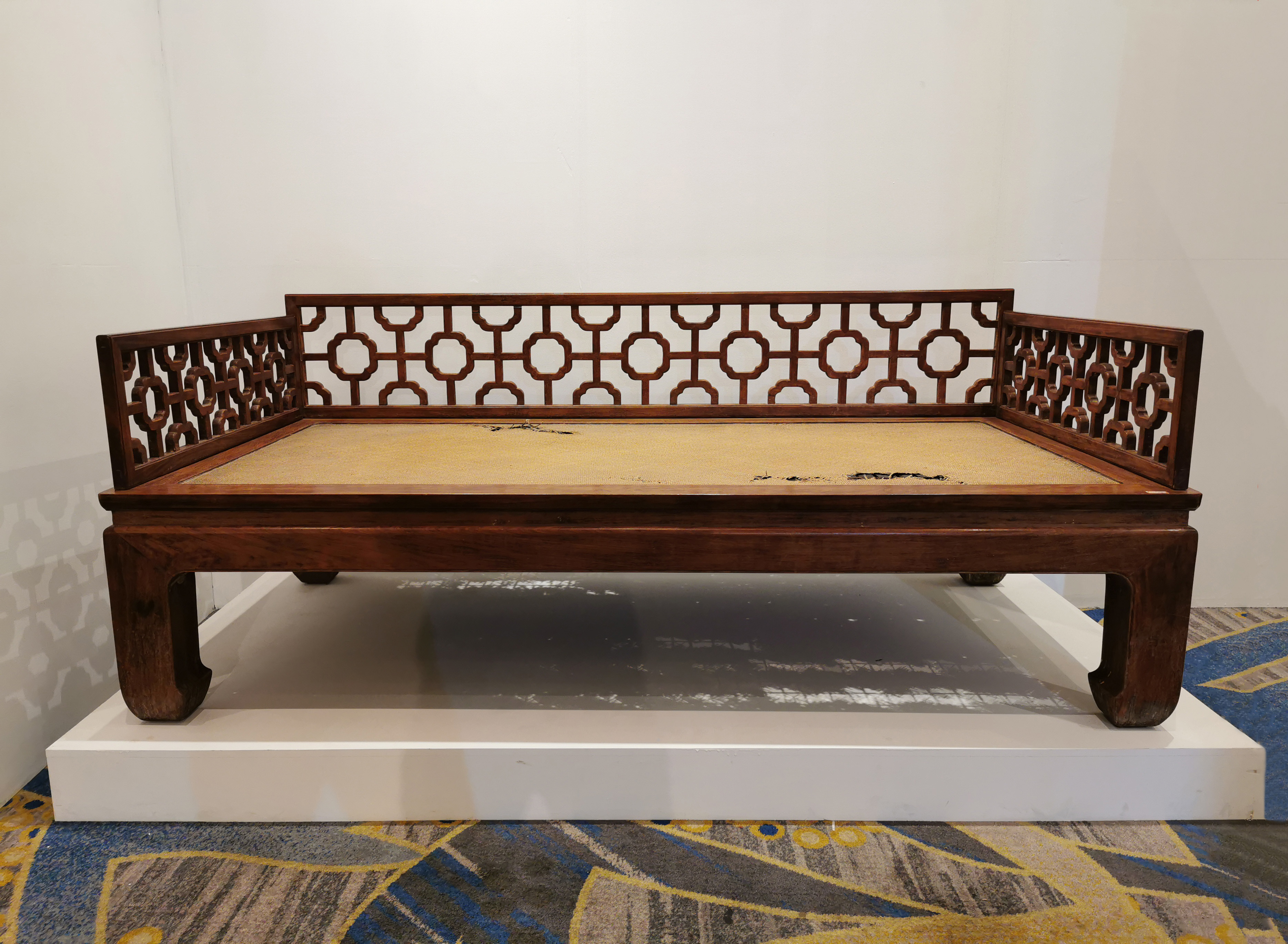 黄花梨大罗汉床价格,价值上亿的罗汉床